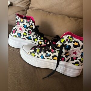 Costume color leopard printed converse looks brand new never worn